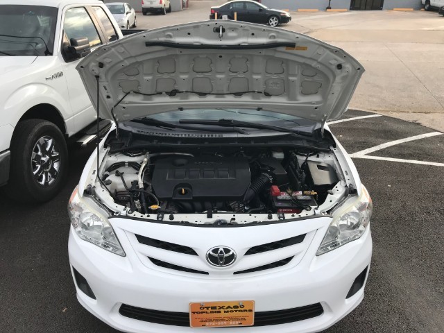 Toyota Corolla Vehicle Full-screen Gallery Image 25