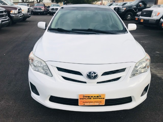 Toyota Corolla Vehicle Full-screen Gallery Image 26