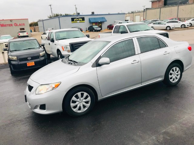 Toyota Corolla Vehicle Full-screen Gallery Image 02