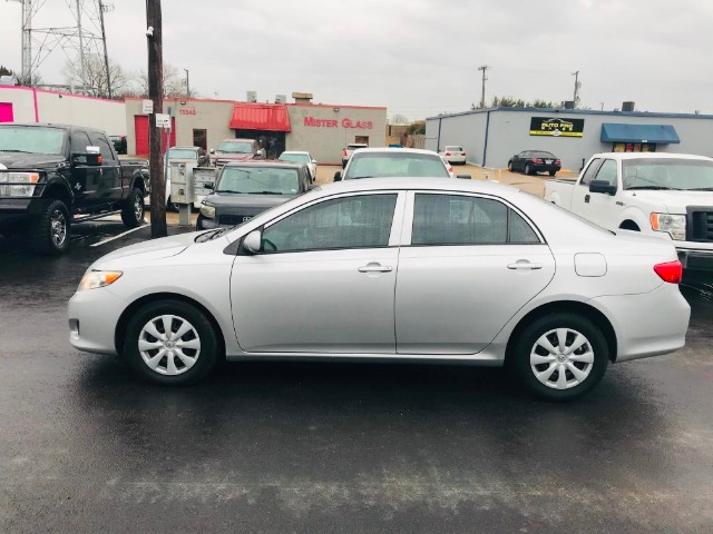 Toyota Corolla Vehicle Full-screen Gallery Image 04