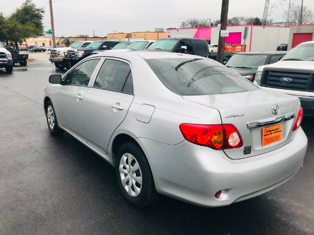 Toyota Corolla Vehicle Full-screen Gallery Image 05