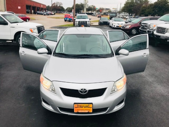 Toyota Corolla Vehicle Full-screen Gallery Image 15