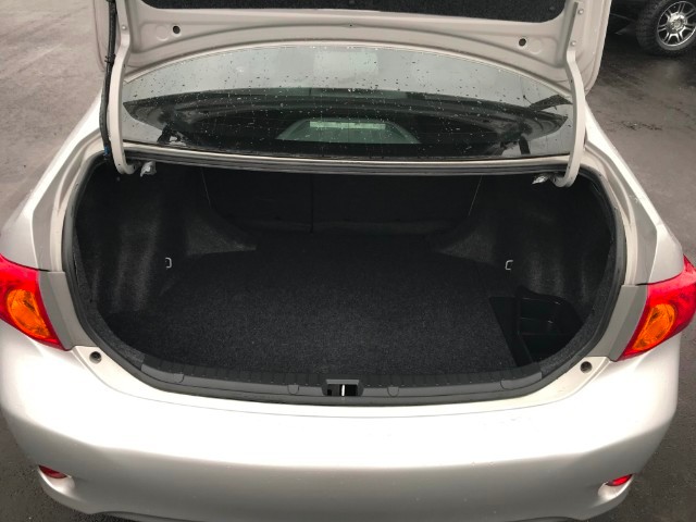 Toyota Corolla Vehicle Full-screen Gallery Image 22