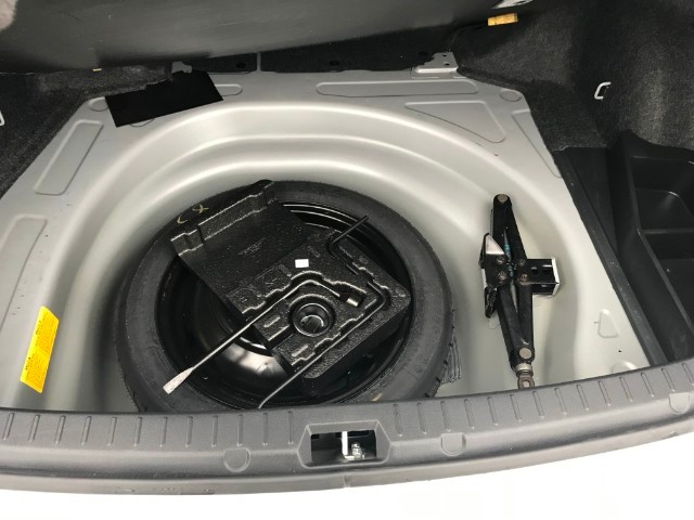 Toyota Corolla Vehicle Full-screen Gallery Image 23