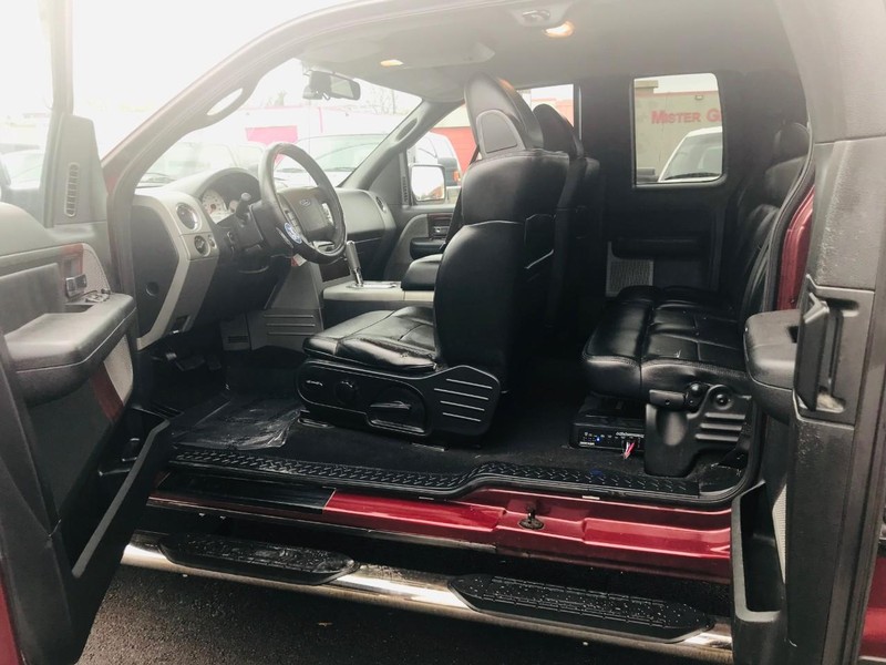 Ford F-150 Vehicle Full-screen Gallery Image 23