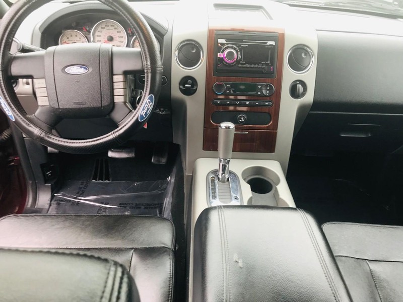 Ford F-150 Vehicle Full-screen Gallery Image 24