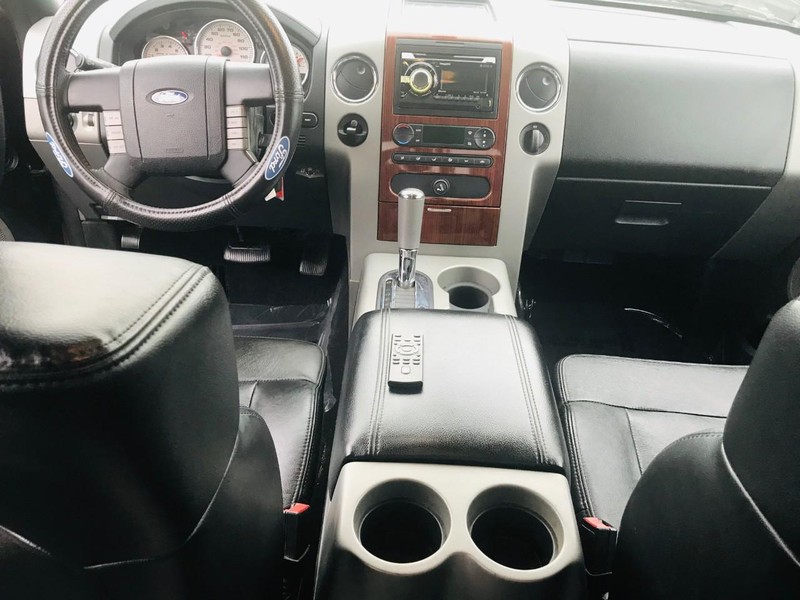 Ford F-150 Vehicle Full-screen Gallery Image 25