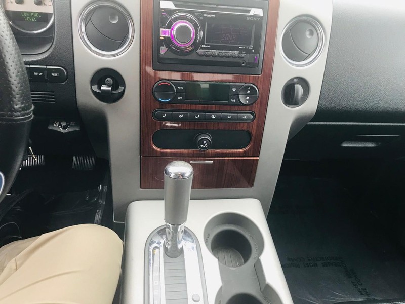 Ford F-150 Vehicle Full-screen Gallery Image 27