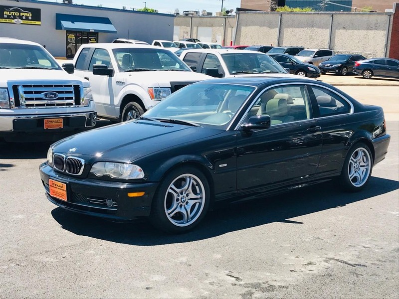 BMW 3 Series Vehicle Full-screen Gallery Image 2