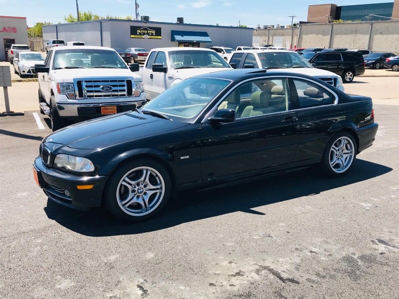 BMW 3 Series Vehicle Full-screen Gallery Image 4