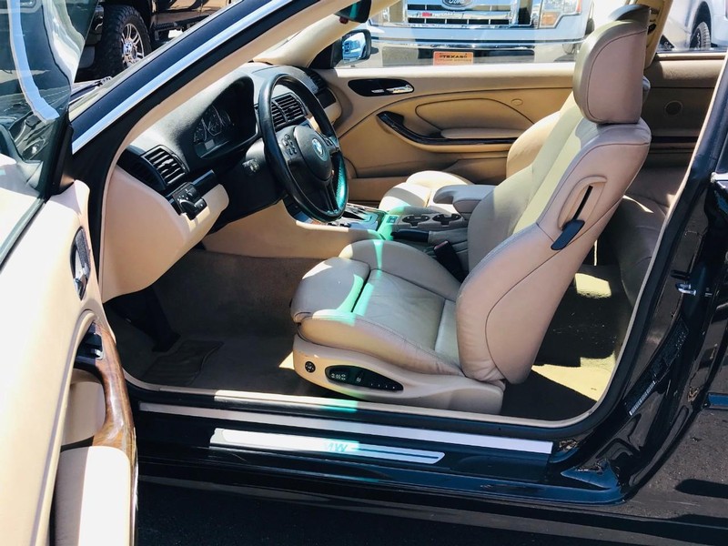 BMW 3 Series Vehicle Full-screen Gallery Image 10