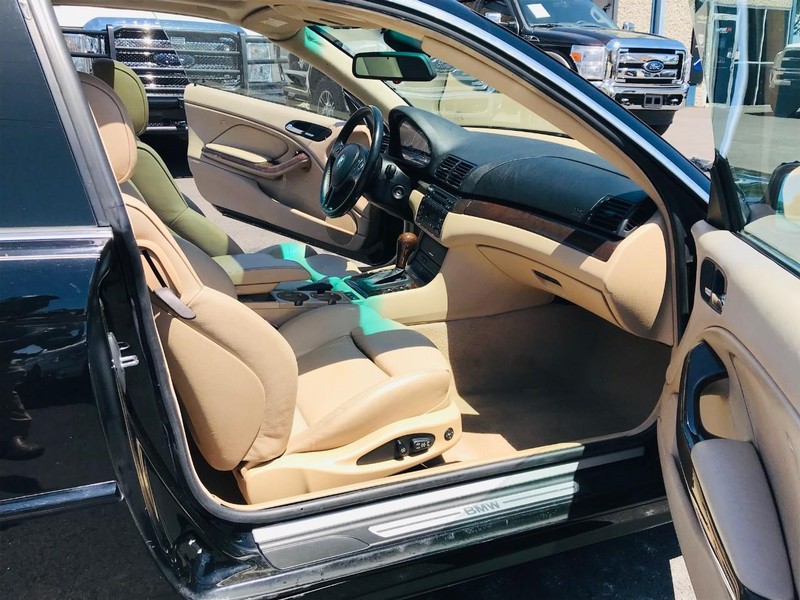 BMW 3 Series Vehicle Full-screen Gallery Image 12