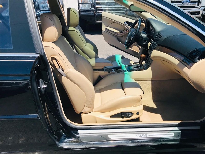 BMW 3 Series Vehicle Full-screen Gallery Image 13