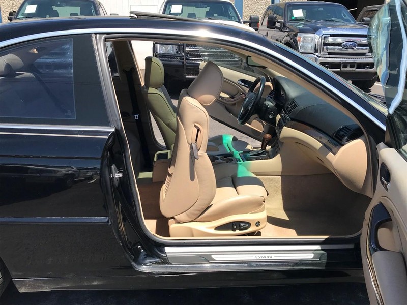 BMW 3 Series Vehicle Full-screen Gallery Image 16