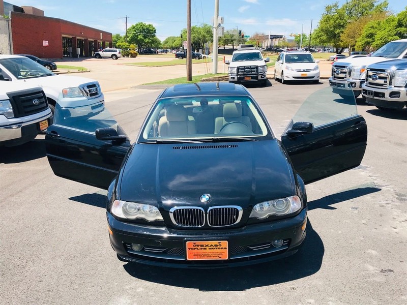 BMW 3 Series Vehicle Full-screen Gallery Image 17