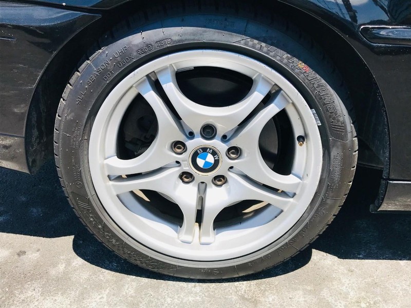 BMW 3 Series Vehicle Full-screen Gallery Image 18