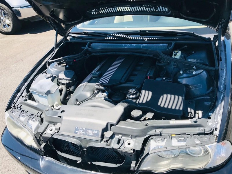 BMW 3 Series Vehicle Full-screen Gallery Image 19