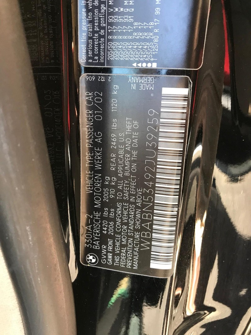 BMW 3 Series Vehicle Full-screen Gallery Image 22