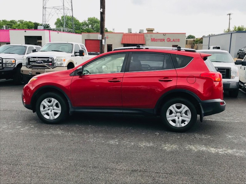 Toyota RAV4 Vehicle Full-screen Gallery Image 04