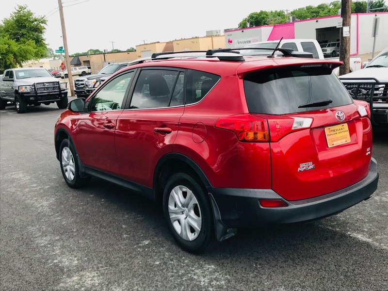 Toyota RAV4 Vehicle Full-screen Gallery Image 05