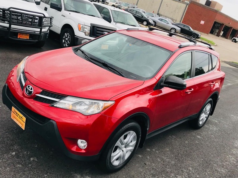 Toyota RAV4 Vehicle Full-screen Gallery Image 11