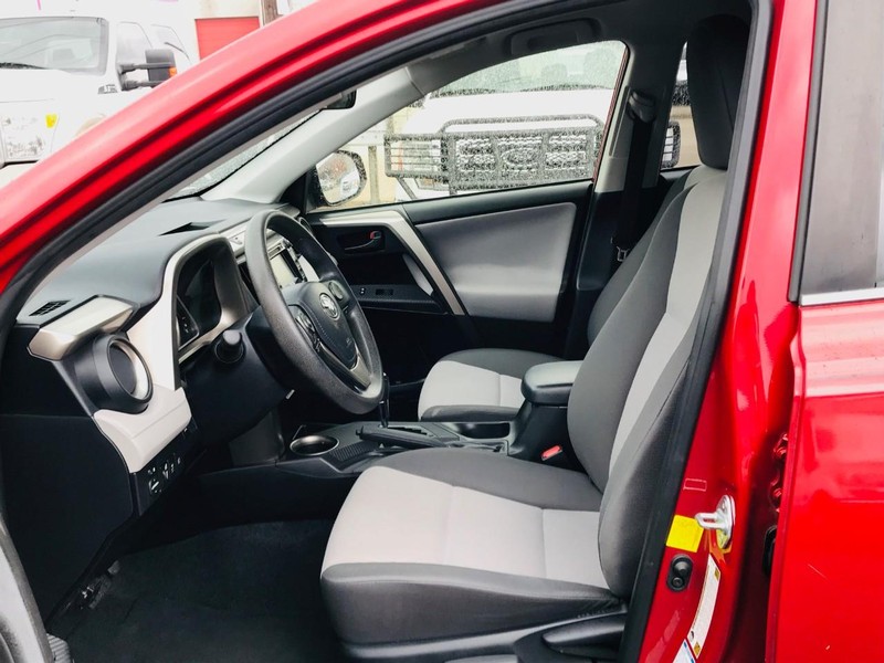 Toyota RAV4 Vehicle Full-screen Gallery Image 13