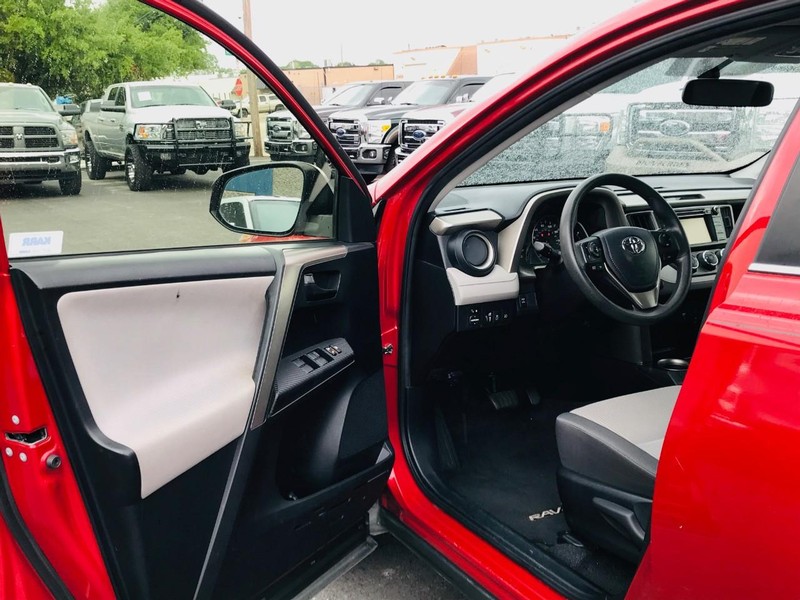 Toyota RAV4 Vehicle Full-screen Gallery Image 14