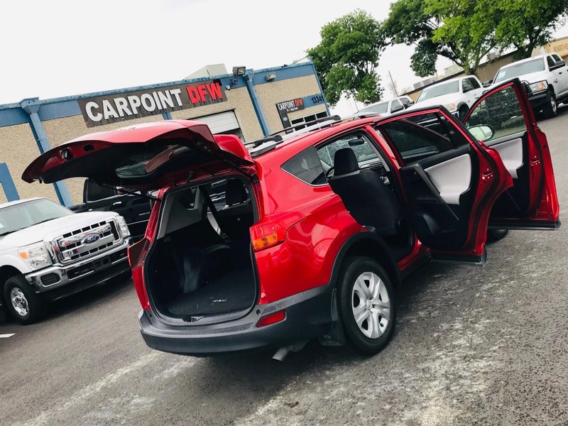 Toyota RAV4 Vehicle Full-screen Gallery Image 17