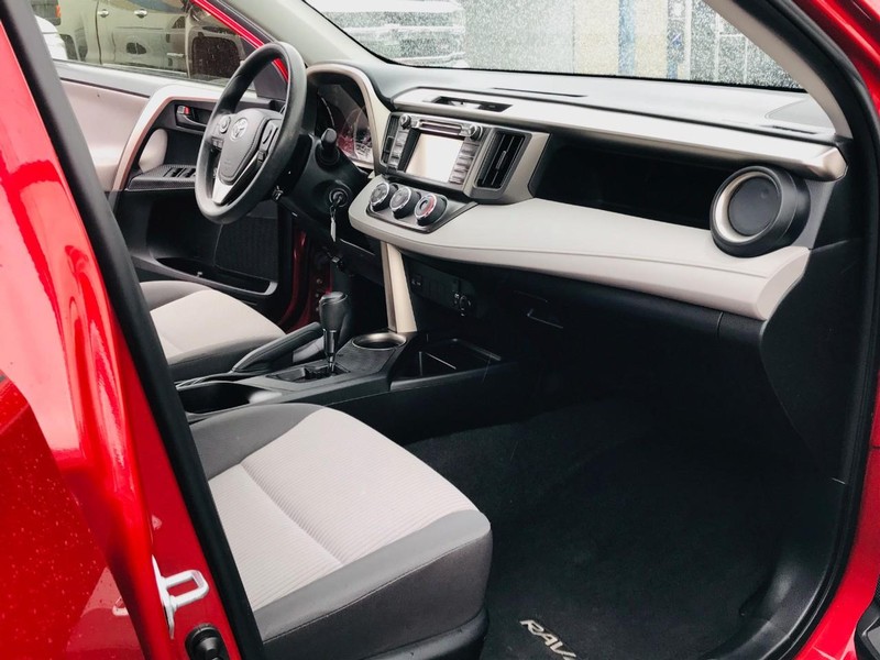 Toyota RAV4 Vehicle Full-screen Gallery Image 20