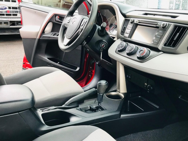 Toyota RAV4 Vehicle Full-screen Gallery Image 21