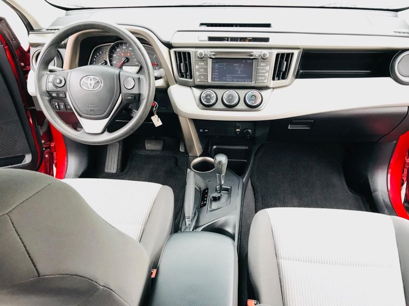 Toyota RAV4 Vehicle Full-screen Gallery Image 23