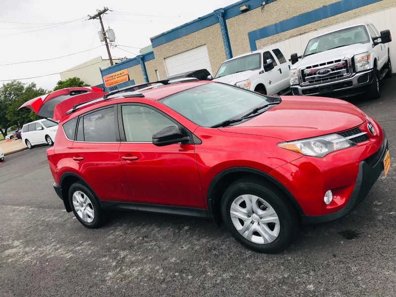 Toyota RAV4 Vehicle Full-screen Gallery Image 26