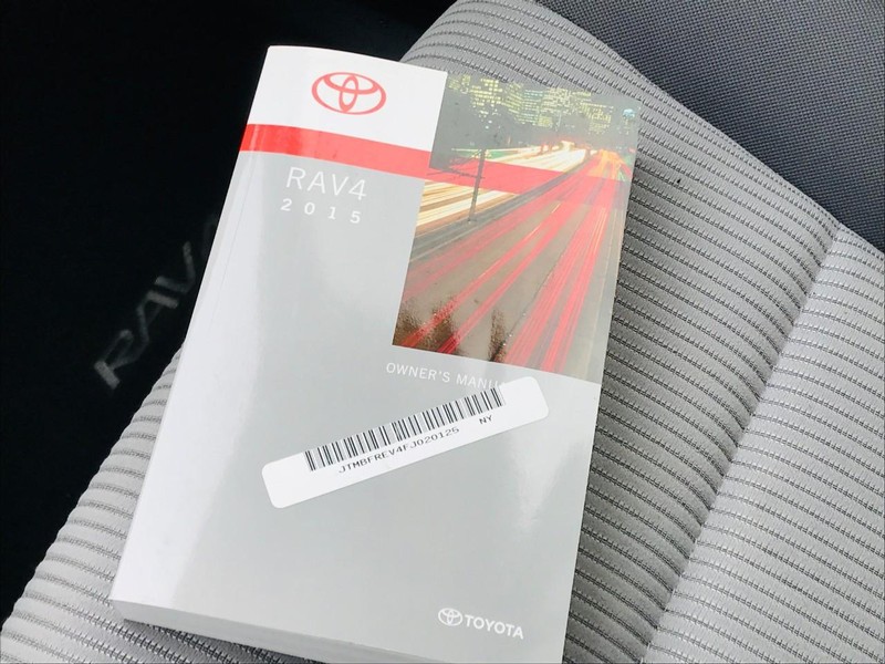 Toyota RAV4 Vehicle Full-screen Gallery Image 31