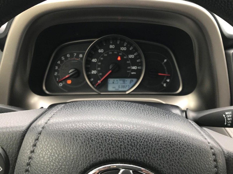 Toyota RAV4 Vehicle Full-screen Gallery Image 32