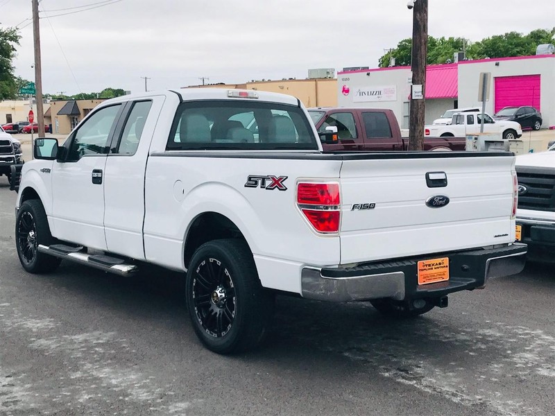 Ford F-150 Vehicle Full-screen Gallery Image 8
