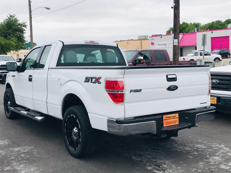 Ford F-150 Vehicle Full-screen Gallery Image 9