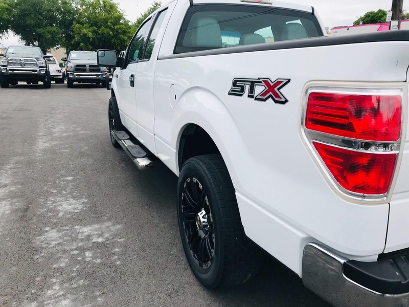 Ford F-150 Vehicle Full-screen Gallery Image 16