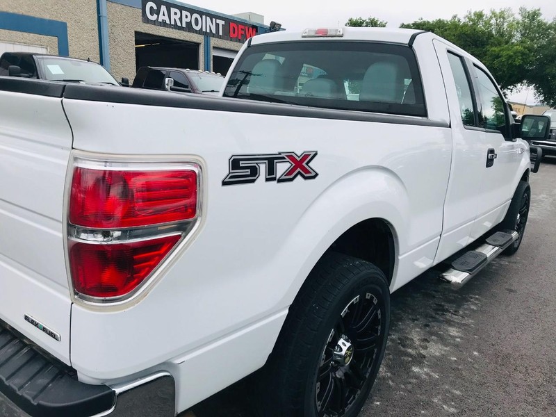 Ford F-150 Vehicle Full-screen Gallery Image 17