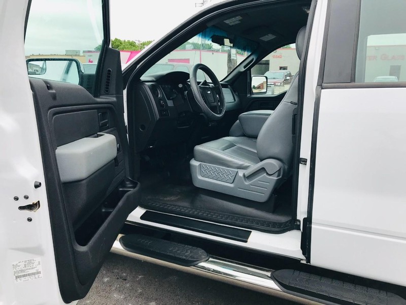 Ford F-150 Vehicle Full-screen Gallery Image 18