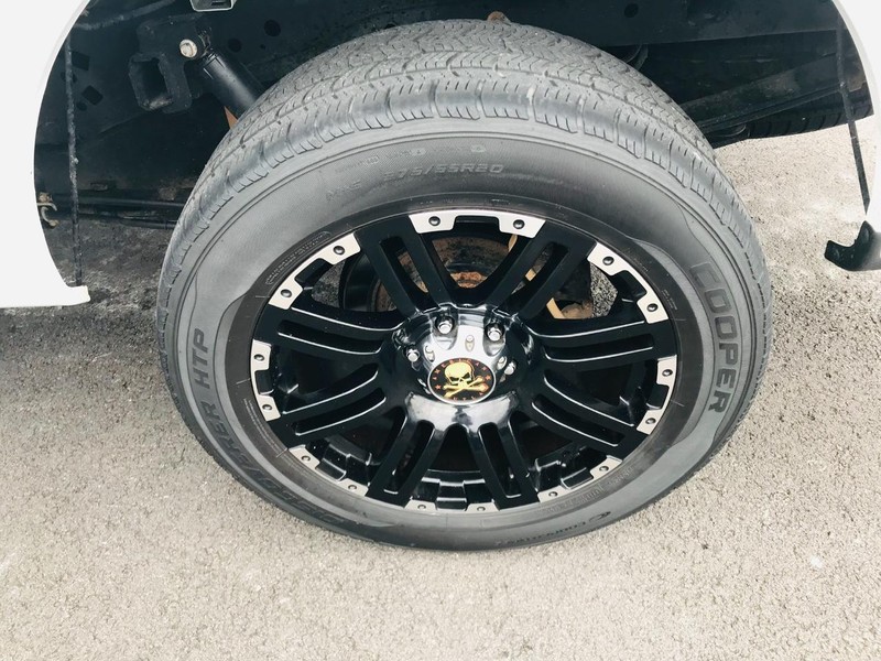 Ford F-150 Vehicle Full-screen Gallery Image 27