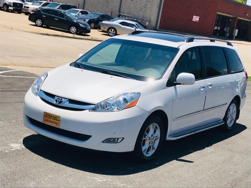 Toyota Sienna Vehicle Full-screen Gallery Image 03