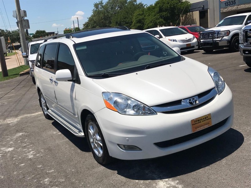 Toyota Sienna Vehicle Full-screen Gallery Image 05