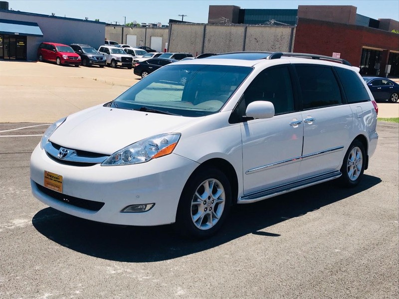 Toyota Sienna Vehicle Full-screen Gallery Image 06