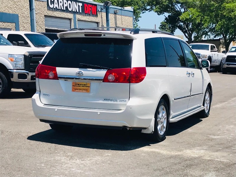 Toyota Sienna Vehicle Full-screen Gallery Image 09