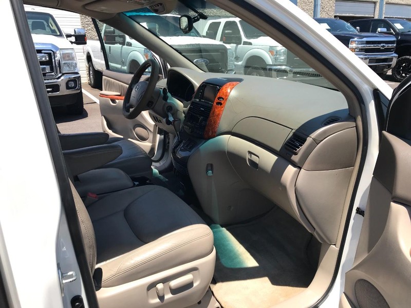 Toyota Sienna Vehicle Full-screen Gallery Image 14