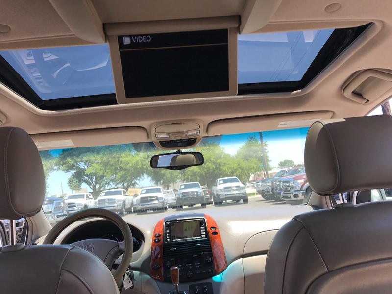 Toyota Sienna Vehicle Full-screen Gallery Image 17