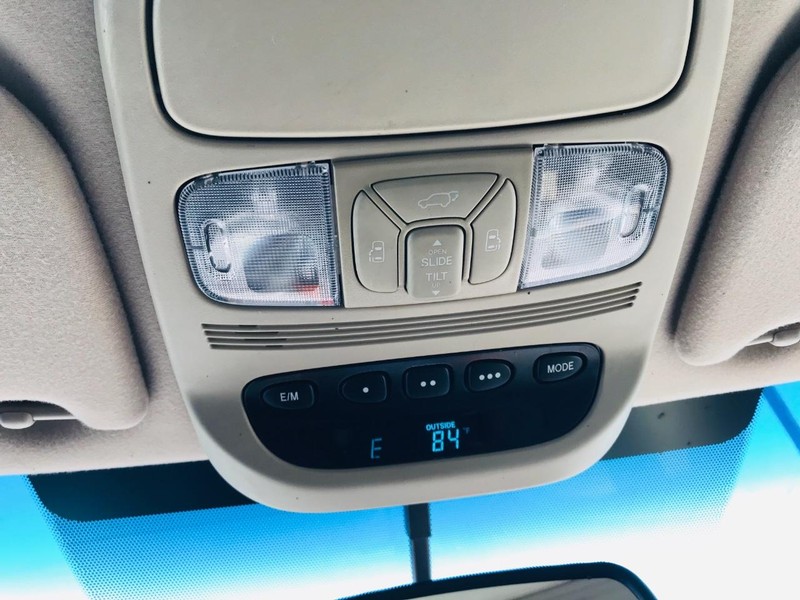 Toyota Sienna Vehicle Full-screen Gallery Image 27