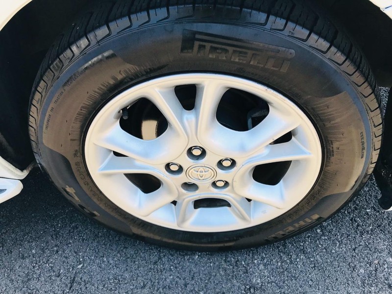 Toyota Sienna Vehicle Full-screen Gallery Image 32