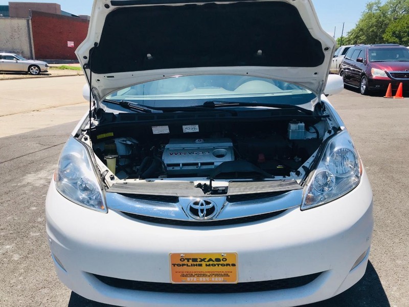 Toyota Sienna Vehicle Full-screen Gallery Image 34