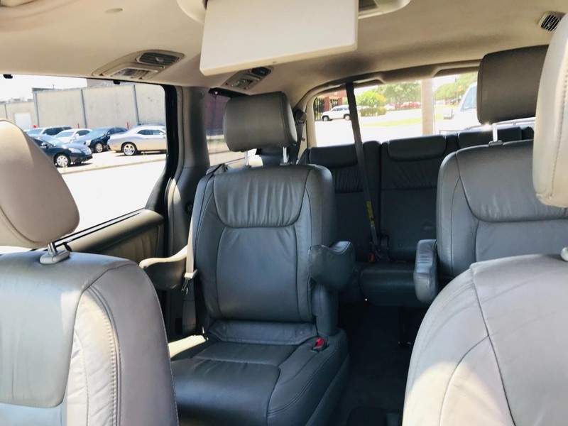 Toyota Sienna Vehicle Full-screen Gallery Image 36